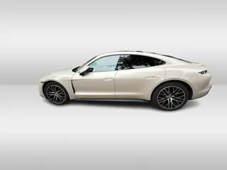 Porsche Taycan Performance 84 kWh / Panoramadak / Camera / Luchtvering / 20'' / Leder / CarPlay / St