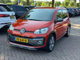 Volkswagen up! 1.0 BMT cross up! / NL Auto! / 1e Eign. / Camera / Navi. by App / 16'' / Getint glas 