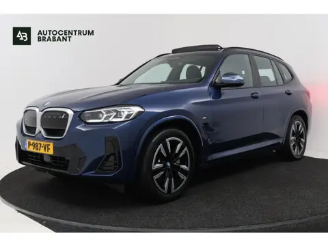 BMW IX3 Executive 80 kWh (PANORAMADAK, CAMERA, Soh 100%, SFEERVERLICHTING, STOELVERWARMING, ELEKTR S
