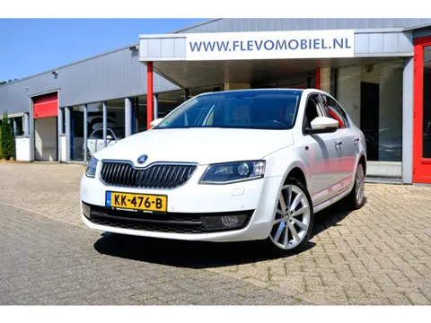 Skoda Octavia 1.4 TSI 150pk Greentech Style Business Pano|Leder-Alcantara|Nav|CarPlay|LMV