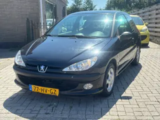Peugeot 206 1.4 XS | nieuwe apk | rijd super | gewoon goedkoop | koopje hoor !