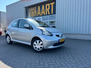 Toyota Aygo 1.0-12V Comfort | AIRCO | 5 DEURS | APK 04-2027 |