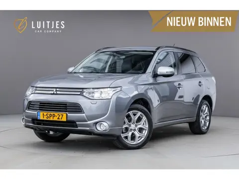 Mitsubishi Outlander 2.0 PHEV Instyle Schuifdak|Leder|Trekhaak|Elek.a-klep|Camera|Rockford-Fosgate