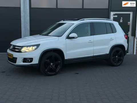 Volkswagen Tiguan 2.0 TSI Sport&Style 4Motion/Automaat/St verwarming/Netjes