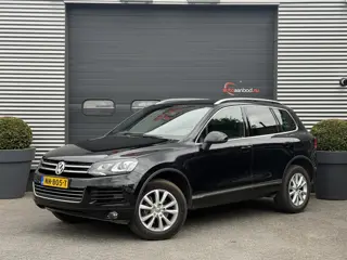 Volkswagen Touareg 3.0 TDI R-line | Luchtvering | Trekhaak | Xenon | DAB | Lederen Bekleding |