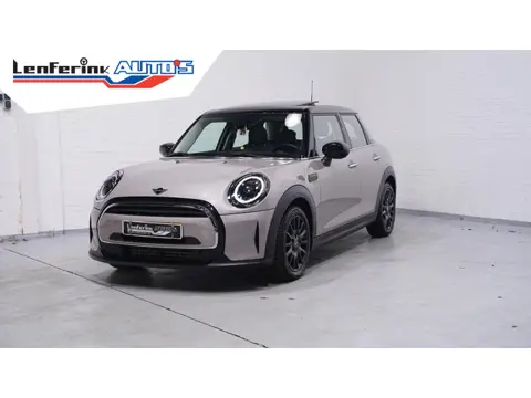 MINI 5-Deurs 1.5 Cooper Business Edition 2e Eig. NAP Clima Navi Panodak PDC achter Apple-carplay ble