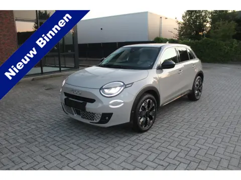 Fiat 600E La Prima 54 kWh 11.000 KM !! Clima-Cruise-Navi-Leder-Massage SOH 98,3%
