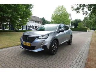 Peugeot 2008 1.2 PureTech Allure | LED | NAVI | CarPlay | Cruise Control |