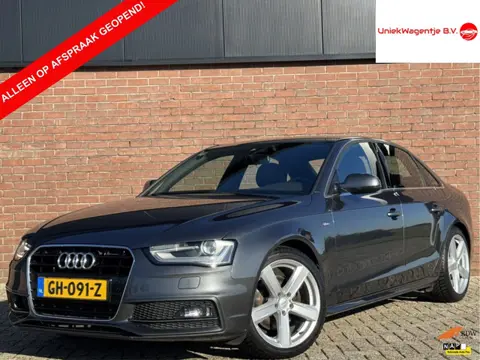 Audi A4 Limousine 1.8 TFSI S EDITION | NL-AUTO! | NAVI!