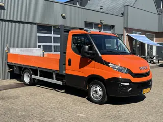 Iveco Daily 35C14 2.3 375 Laadklep 500kg Trekhaak 3500kg trekgewicht Airco 2-Persoons Open laadbak P
