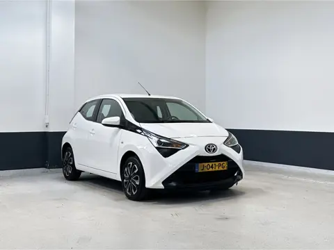 Toyota Aygo 1.0 VVT-i x-play limited | NL | Carplay/ Android Auto | Camera | 2 Eig |