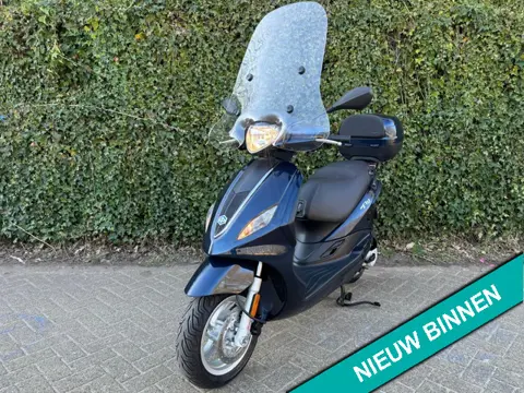 Piaggio New Fly 4t Midnight Blue TOP STAAT BETAAL met in3