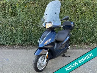 Piaggio New Fly 4t Midnight Blue TOP STAAT BETAAL met in3