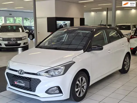 Hyundai I20 1.2 (4 Cil) Carplay/Android auto/Cruise/Camera/Bluetooth/Stoel en stuurverwarming