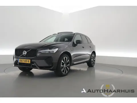 Volvo XC60 2.0 T6 Plug-in hybrid AWD Plus Dark | RIJKLAAR!! | Pano | Leder | Trekhaak | Adapt. Cruis