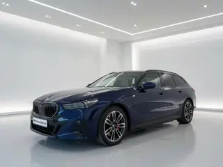 BMW 5 Serie Touring 550e xDrive M-Sport Pro | Panorama | Trekhaak | Bowers & Wilkins Surround Sound 