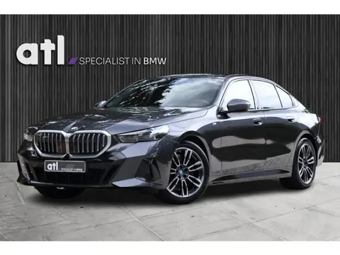 BMW 5-serie 520i M-Sport | HUD | H&K | Drive Ass Plus | Memory | 360 | Stoelventilatie | Stoelverwar