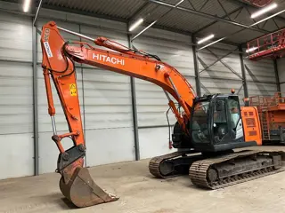 Hitachi ZX 225 US LC-5 B (bj 2015)