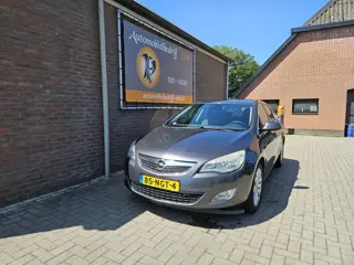 Opel Astra 1.6 Cosmo (automaat probleem) (bj 2010)