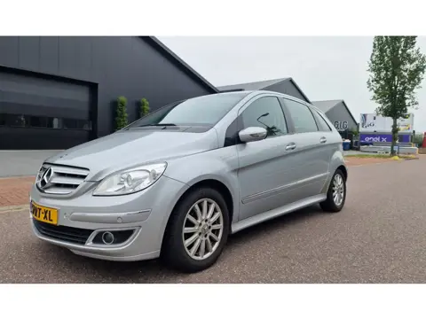 Mercedes-Benz B-klasse 170 AUTOMAAT NAVI PSENSOR TREKHAAK 2 X SLEUTELS