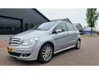 Mercedes-Benz B-klasse 170 AUTOMAAT NAVI PSENSOR TREKHAAK 2 X SLEUTELS
