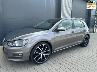 Volkswagen Golf 1.0 TSI BUSINESS EDITION CONNECTED LED