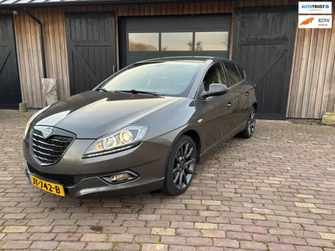 Lancia Delta 1.4-16V Gold MOMO DESIGN ,BIJZONDER UITVOERING.