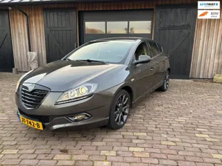 Lancia Delta 1.4-16V Gold MOMO DESIGN ,BIJZONDER UITVOERING.