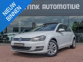 Volkswagen Golf 1.2 TSI Connected Series | Pano | R-Line stoelen | Volledig onderhouden