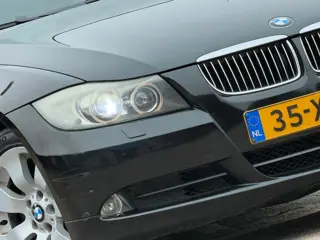 BMW 3-serie Touring 325i High Executive | Black Sapphire Metallic | 6-Cilinder | Leder | Sportief & 