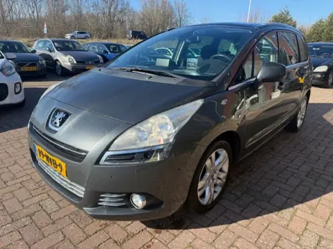 Peugeot 5008 1.6 THP Blue Lease Executive 7p.