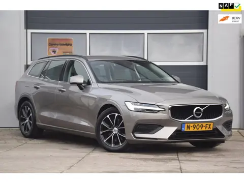 Volvo V60 2.0 B3 Momentum Business UITKLAPBARE TREKHAAK/LEDEREN BEKLEDING/COMFORT-STOELEN