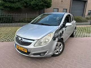 Opel Corsa SEMI AUTOMAAT MET AIRCO & APK TOT 31-05-2027!