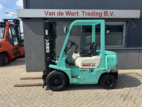 Yang FD-25 Triplo 440 Freelift / 3e functie Isuzu Diesel 1998