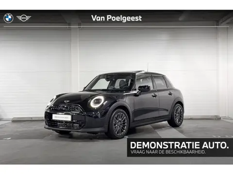 MINI Cooper 5-deurs Classic | Pakket M | Stuurwielverwarming | Harman/Kardon  |  Head-Up Display |