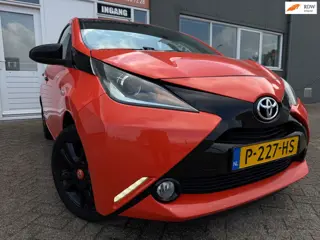 Toyota Aygo 1.0 VVT-i x-cite 5 drs met parkeercamera met bluetooth telefoon en cruise controle en ai