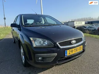 Ford Focus 1.6-16V Futura incl nieuwe apk ! leuke auto!