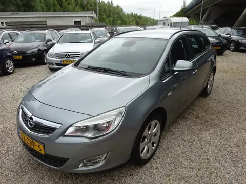 Opel Astra Sports Tourer 1.4 Cosmo airco cruise control trekhaak