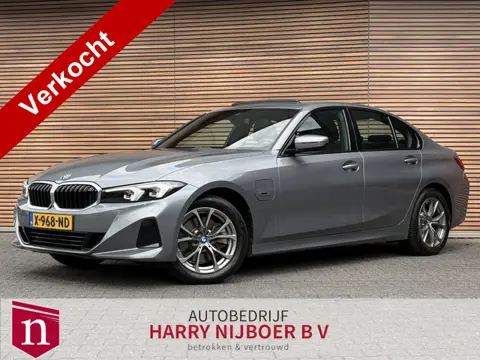BMW 3-serie 320e Schuifdak / Camera / Navi / Clima / Lm Velgen