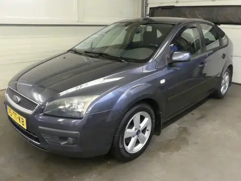 Ford Focus 1.6-16V Futura - Trekhaak - Airco - APK Juli 2027