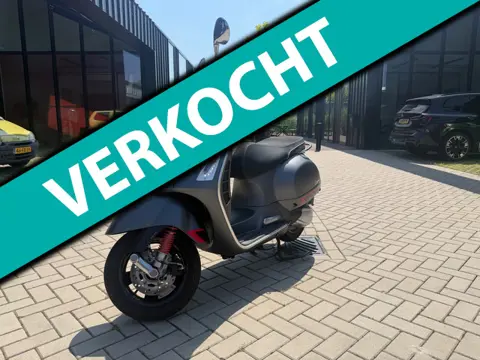 Vespa Scooter GTS 300 HPE Super Notte ABS 2020 Weinig Kms !