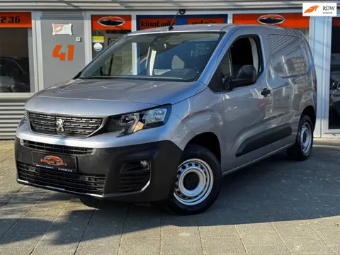 Peugeot Partner 1.2T Premium MARGE Benzine 3-Persoons Navi 20.000km 1e Eigenaar