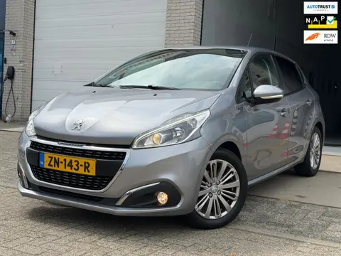 Peugeot 208 1.2 PureTech Signature/ nap/ 1e EIG/ dealeronderhouden/ 1jaar apk/ luxe uitvoering/ zeer