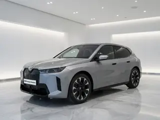 BMW iX xDrive45 101 kWh M-Sport | 21" | Driving Assistant Professional | Trekhaak | M Multifunctione