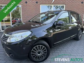 Dacia Sandero 1.2 Lauréate VERKOCHT! NIEUWE APK / RIJDT GOED