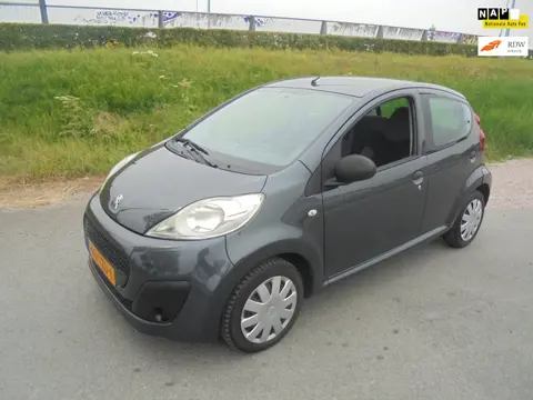 Peugeot 107 Peugeot 107 1.0 benzine 5 deurs airco 151.000km