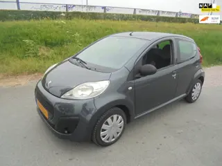 Peugeot 107 Peugeot 107 1.0 benzine 5 deurs airco 151.000km