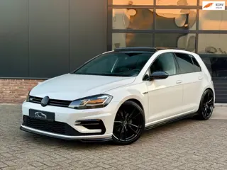 Volkswagen Golf 1.5 TSI Highline R-Line 150pk Pano/Virtual/Keyless/Nieuwstaat