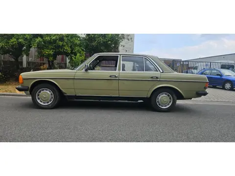 Mercedes-Benz 200-280 (W123) 200 D