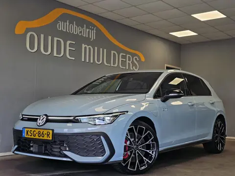 Volkswagen Golf 1.5 eHybrid GTE 272PK | Head-up | Camera | Adaptive cruise |